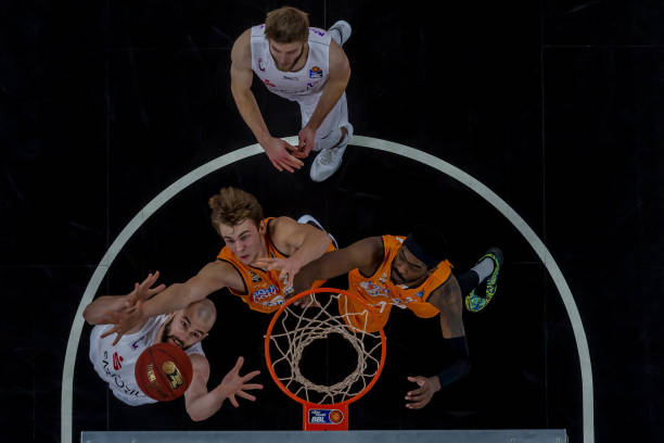 敏锐地察觉 敏锐地察觉