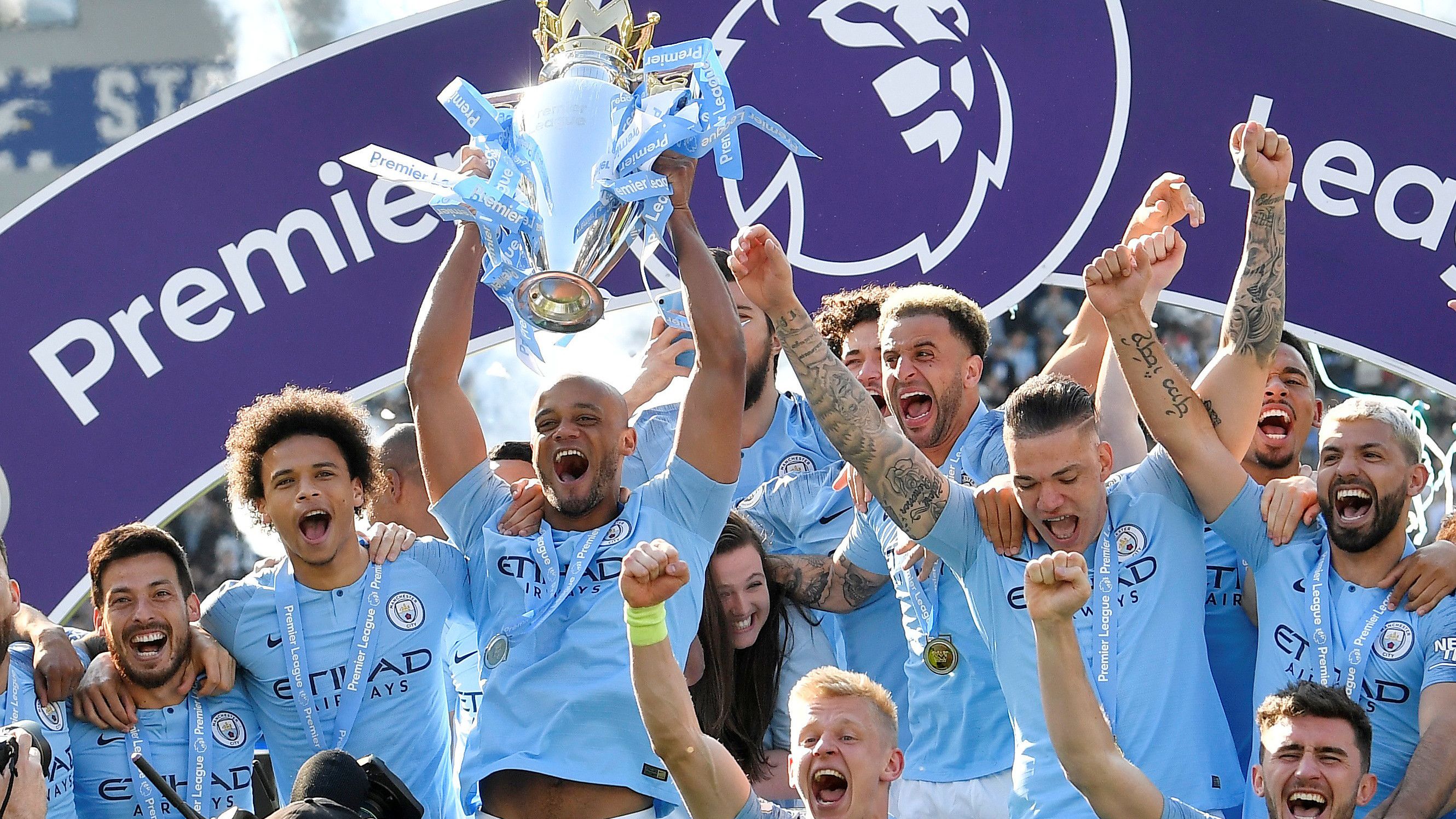 受巴西足协 受巴西足协